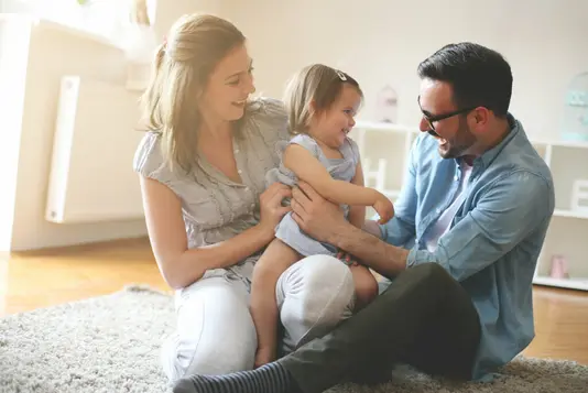 Haus-Familie-Wohnen-Serie-23-11 Familie mit Kind