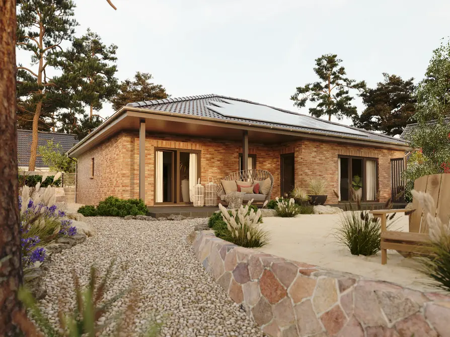 Bungalow 128 Gartenansicht mit Klinkerfassade in Cienna Bungalow 128 mit Klinker in warmem Cienna-Ton, gemütliche Outdoor-Sitzecke und naturnahe Gartengestaltung